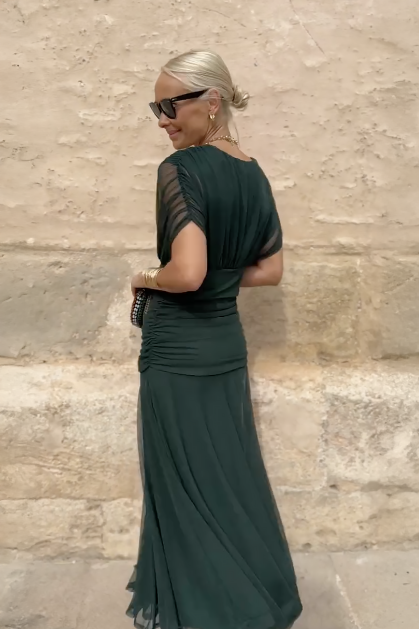 שמלת קיץ מחמיאה עם כתפיים חשופות