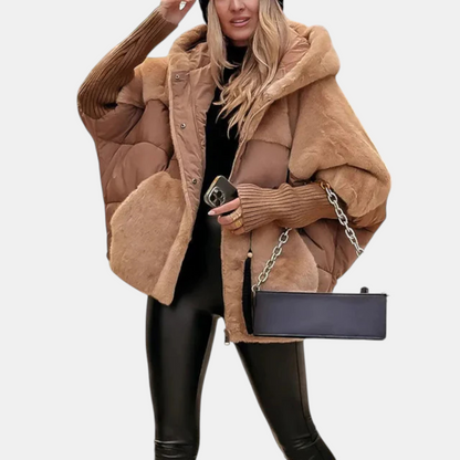 מעיל נפוח אוברסייז עם קפוצ'ון ובטלאים