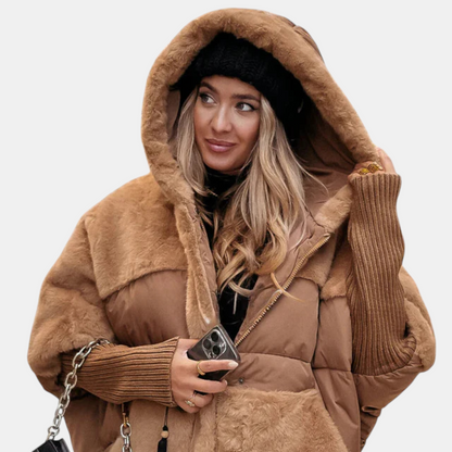 מעיל נפוח אוברסייז עם קפוצ'ון ובטלאים