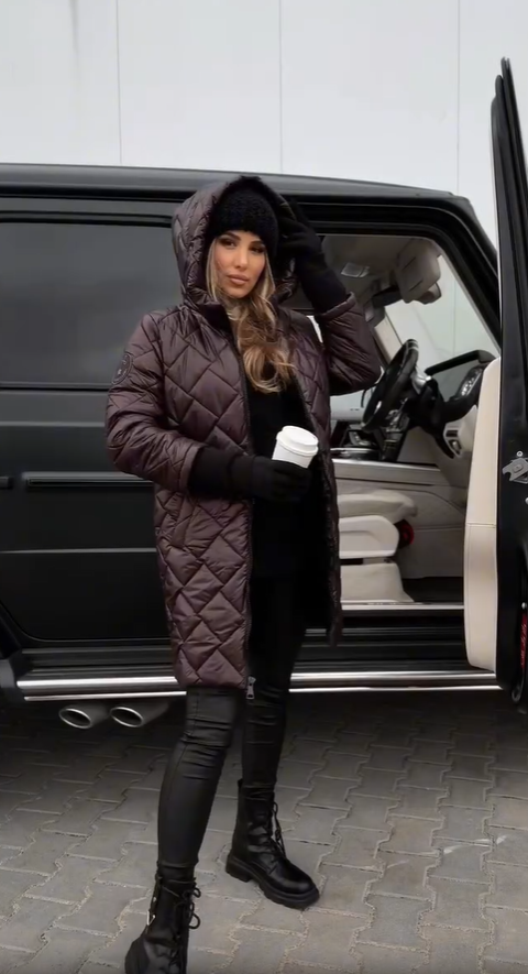 מעיל פוך אלגנטי עם תפרים מרובעים וקפוצ'ון