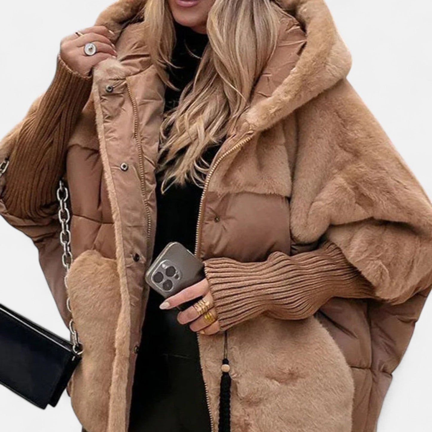 מעיל נפוח אוברסייז עם קפוצ'ון ובטלאים