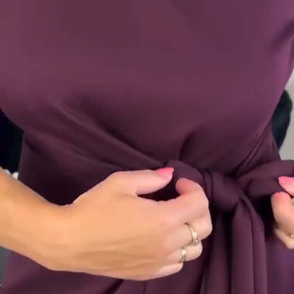 Alina™ | שמלה אלגנטית עם קשירה ושסע עדין